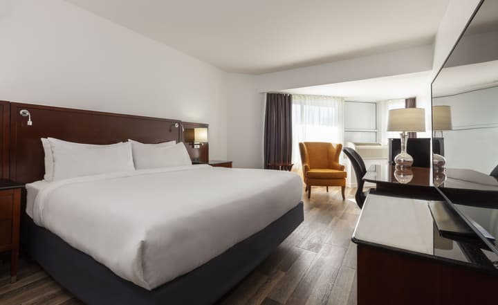 Strata Hotel