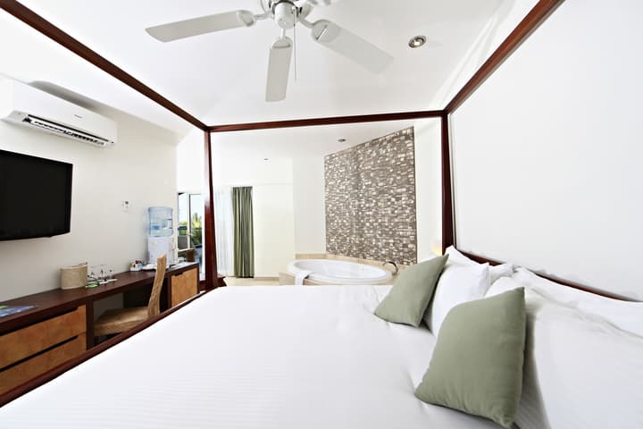 Sandos Caracol Nature Resort & Water Park All Inclusive