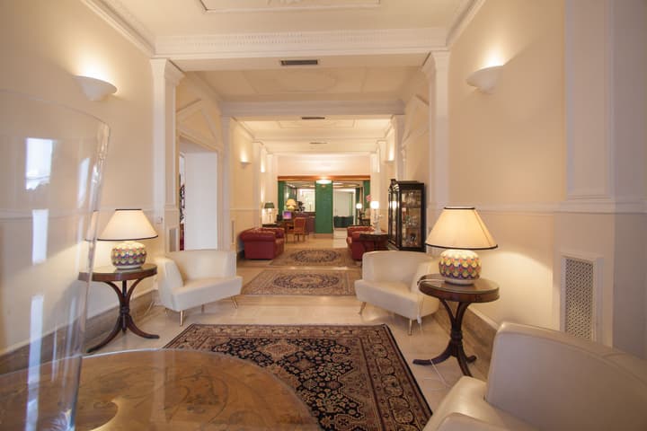 Laurentia Hotel