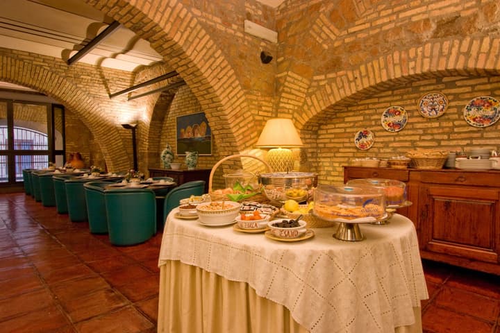 Laurentia Hotel