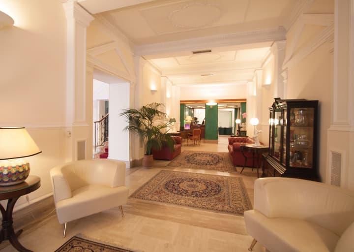 Laurentia Hotel