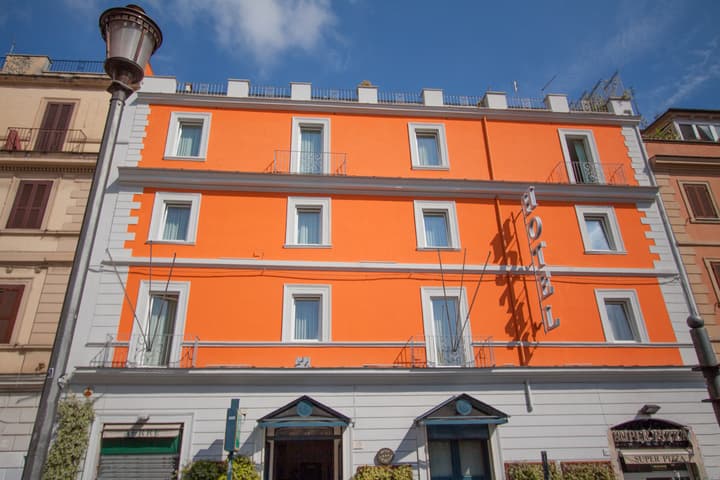Laurentia Hotel