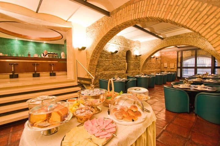 Laurentia Hotel