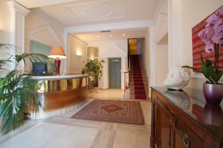 Laurentia Hotel