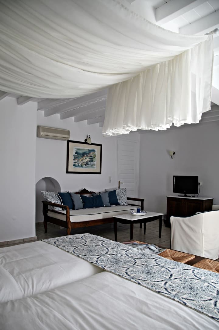 Pelican Bay Hotel