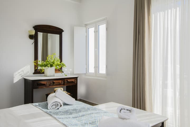 Pelican Bay Hotel