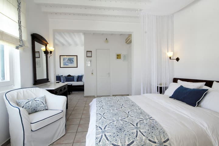 Pelican Bay Hotel
