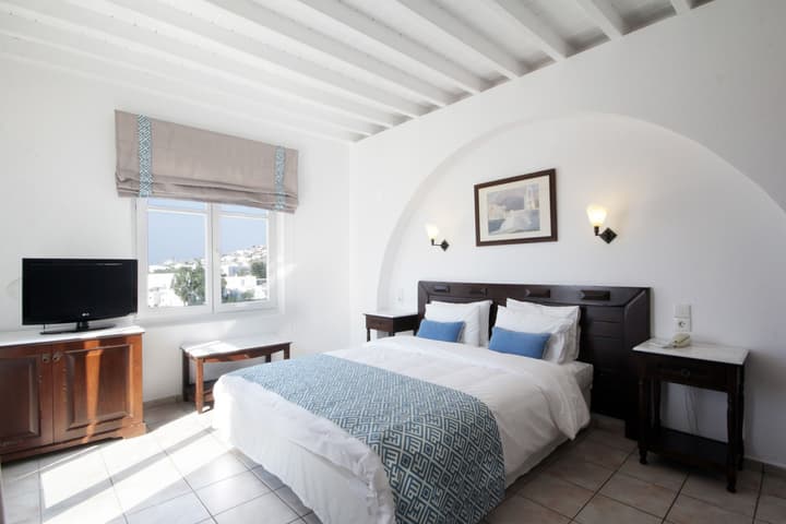 Pelican Bay Hotel