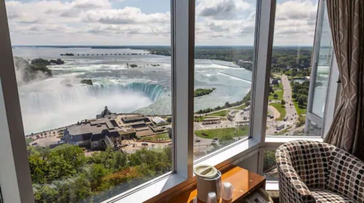 Oakes Hotel Overlooking the Falls
