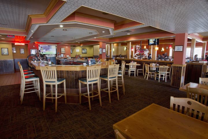Oakes Hotel Overlooking the Falls