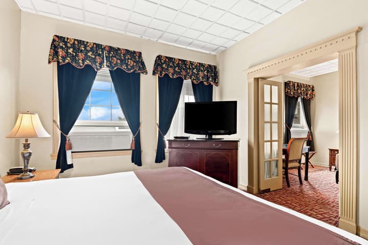 Genetti Hotel, SureStay Collection by Best Western