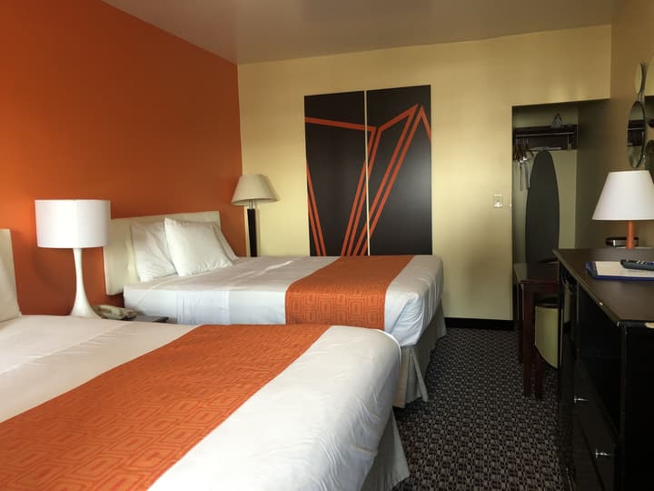 Howard Johnson by Wyndham North Bergen