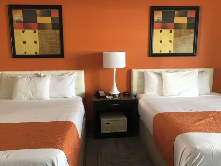 Howard Johnson by Wyndham North Bergen