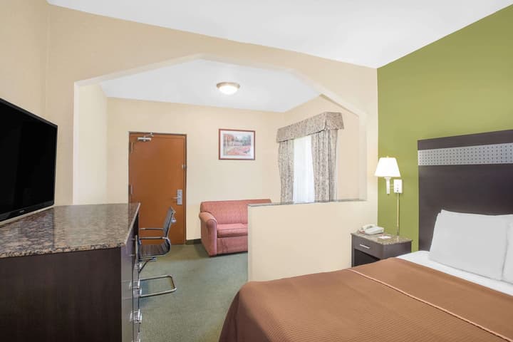Howard Johnson by Wyndham North Bergen