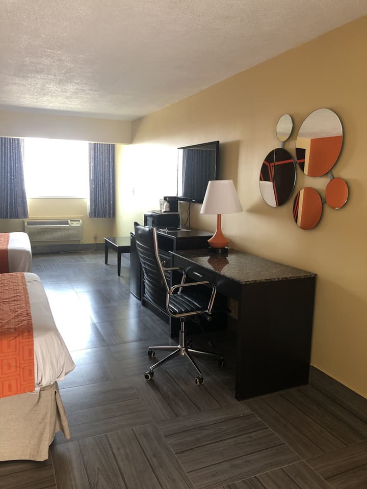 Howard Johnson by Wyndham North Bergen