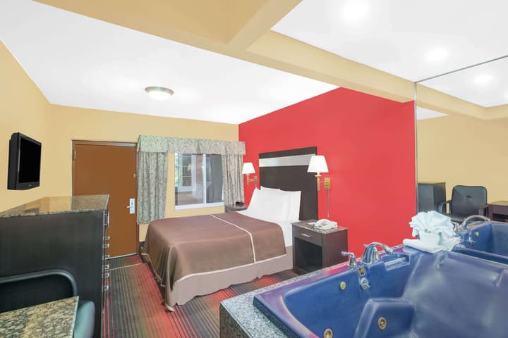 Howard Johnson by Wyndham North Bergen