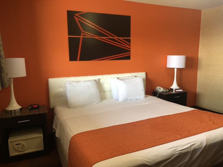 Howard Johnson by Wyndham North Bergen