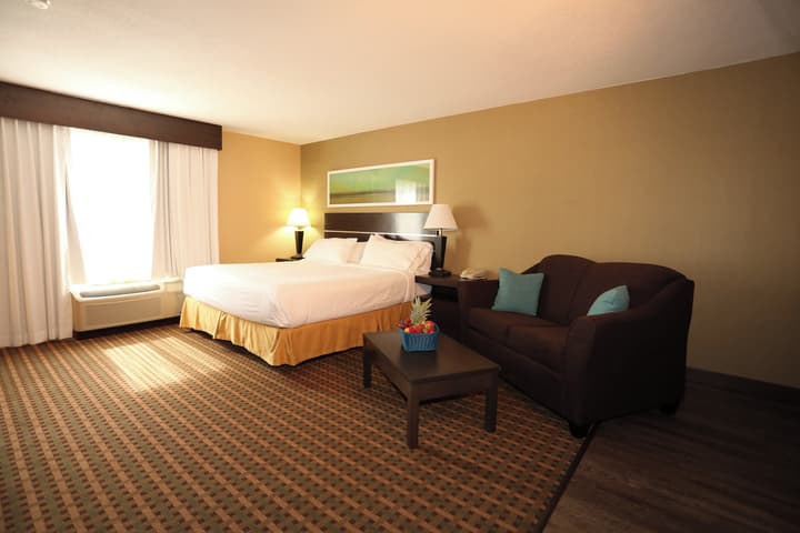 Holiday Inn Express & Suites - Vernon by IHG