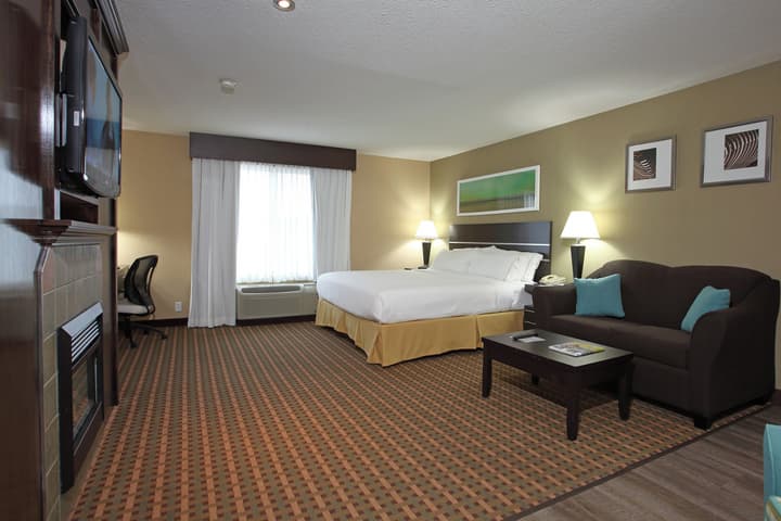 Holiday Inn Express & Suites - Vernon by IHG