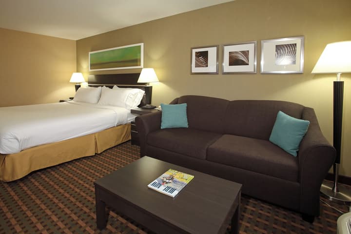 Holiday Inn Express & Suites - Vernon by IHG
