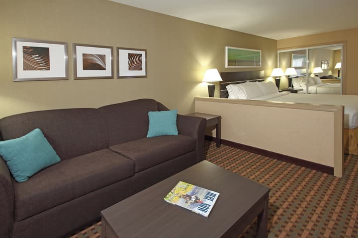Holiday Inn Express & Suites - Vernon by IHG
