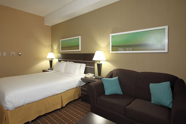 Holiday Inn Express & Suites - Vernon by IHG
