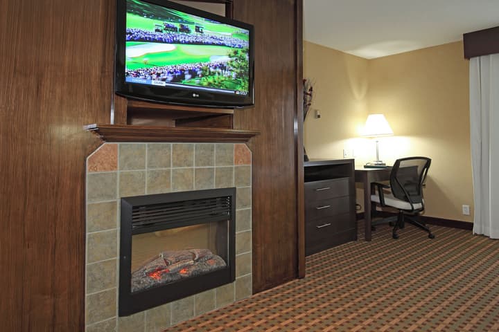 Holiday Inn Express & Suites - Vernon by IHG