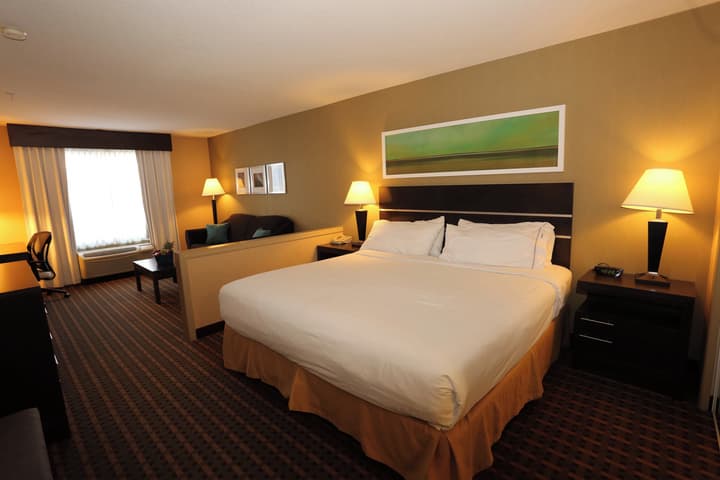 Holiday Inn Express & Suites - Vernon by IHG