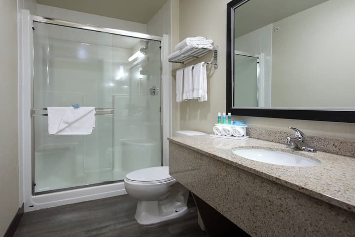 Holiday Inn Express & Suites - Vernon by IHG