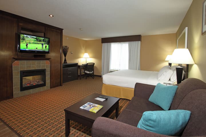 Holiday Inn Express & Suites - Vernon by IHG
