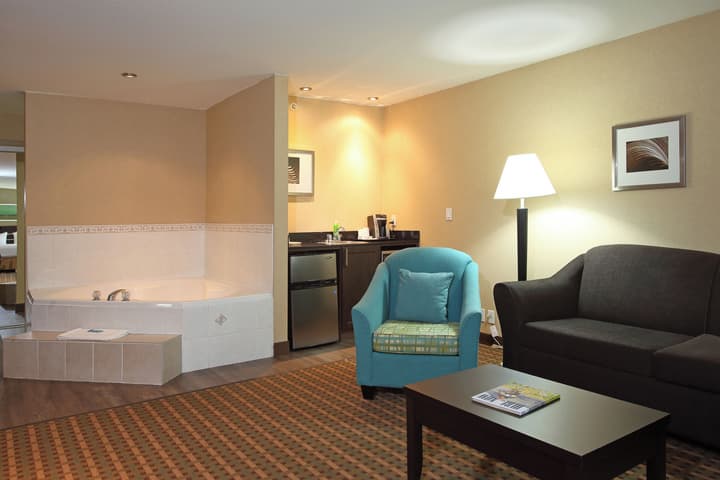 Holiday Inn Express & Suites - Vernon by IHG