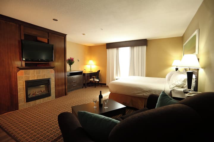 Holiday Inn Express & Suites - Vernon by IHG