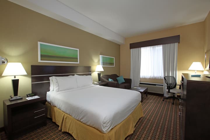 Holiday Inn Express & Suites - Vernon by IHG