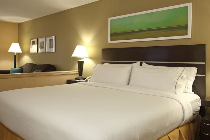 Holiday Inn Express & Suites - Vernon by IHG