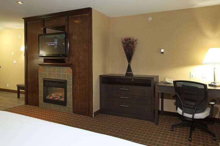 Holiday Inn Express & Suites - Vernon by IHG