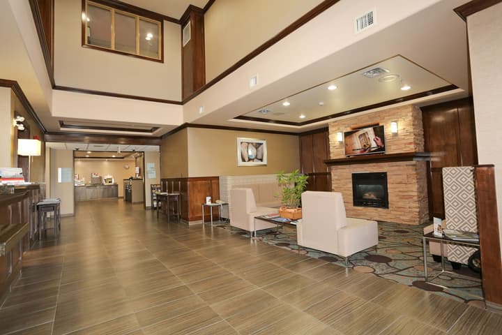 Holiday Inn Express & Suites - Vernon by IHG