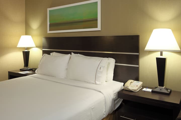 Holiday Inn Express & Suites - Vernon by IHG