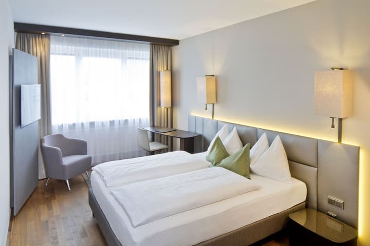 Penz Hotel West