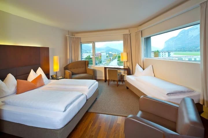 Penz Hotel West