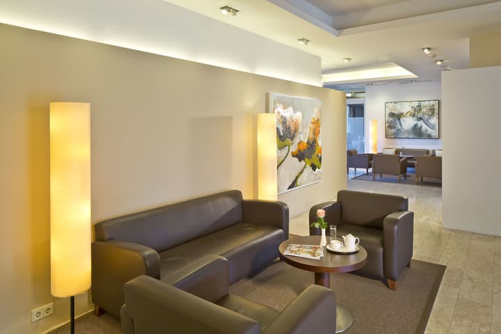 Penz Hotel West