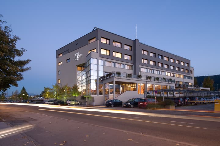 Penz Hotel West