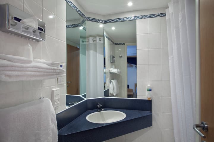 Holiday Inn Express Geneva Airport by IHG