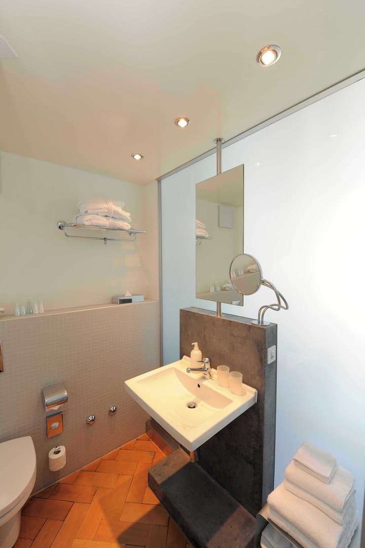 Alma Hotel - Boutique hideaway by the lake with rooftop and ladies-only wellness
