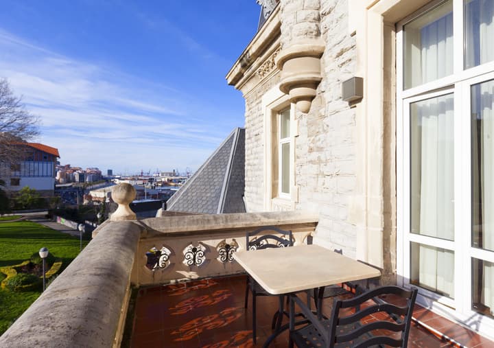 URH Palacio de Oriol Hotel