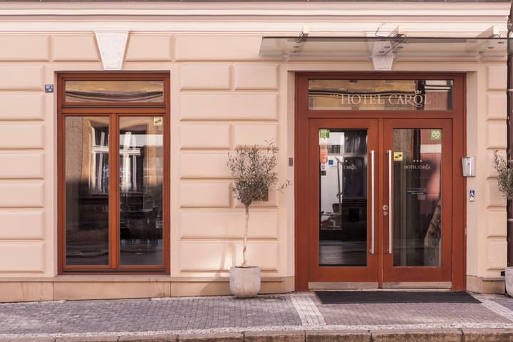 Hotel Carol