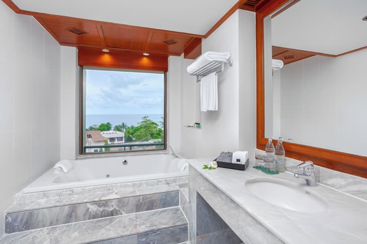 Diamond Cliff Resort & Spa, Patong Beach