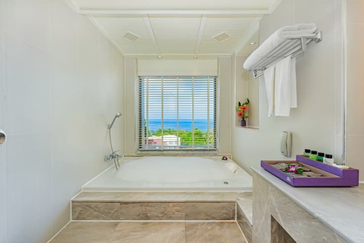 Diamond Cliff Resort & Spa, Patong Beach