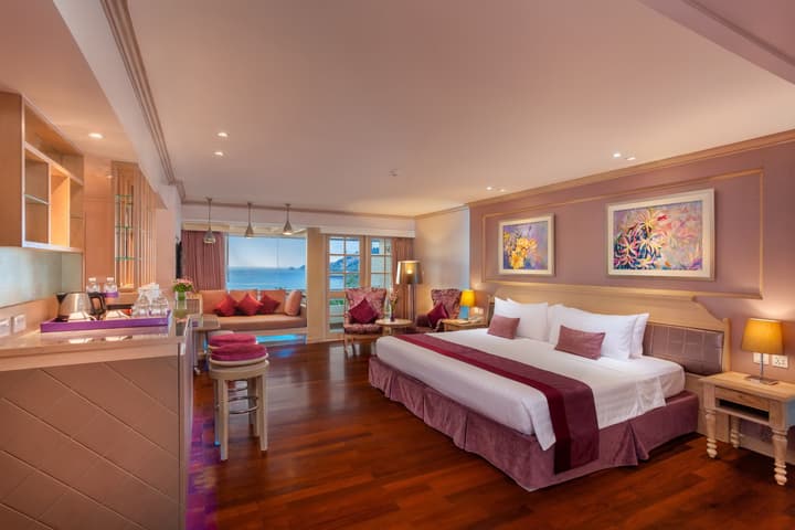 Diamond Cliff Resort & Spa, Patong Beach