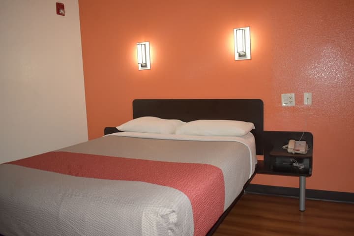 Motel 6 Springfield, IL