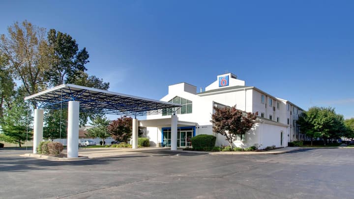 Motel 6 Springfield, IL
